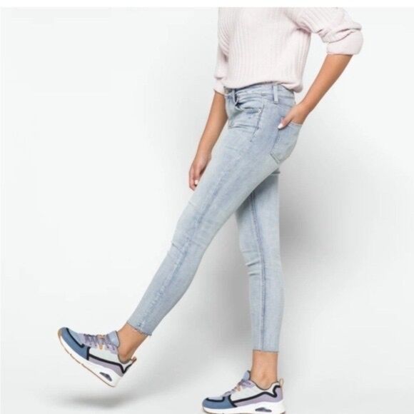 NWT Pistola Arielle Skinny Scissor Cut Hem Jeans in No Pressure Light Wash Sz 28 - Picture 3 of 13